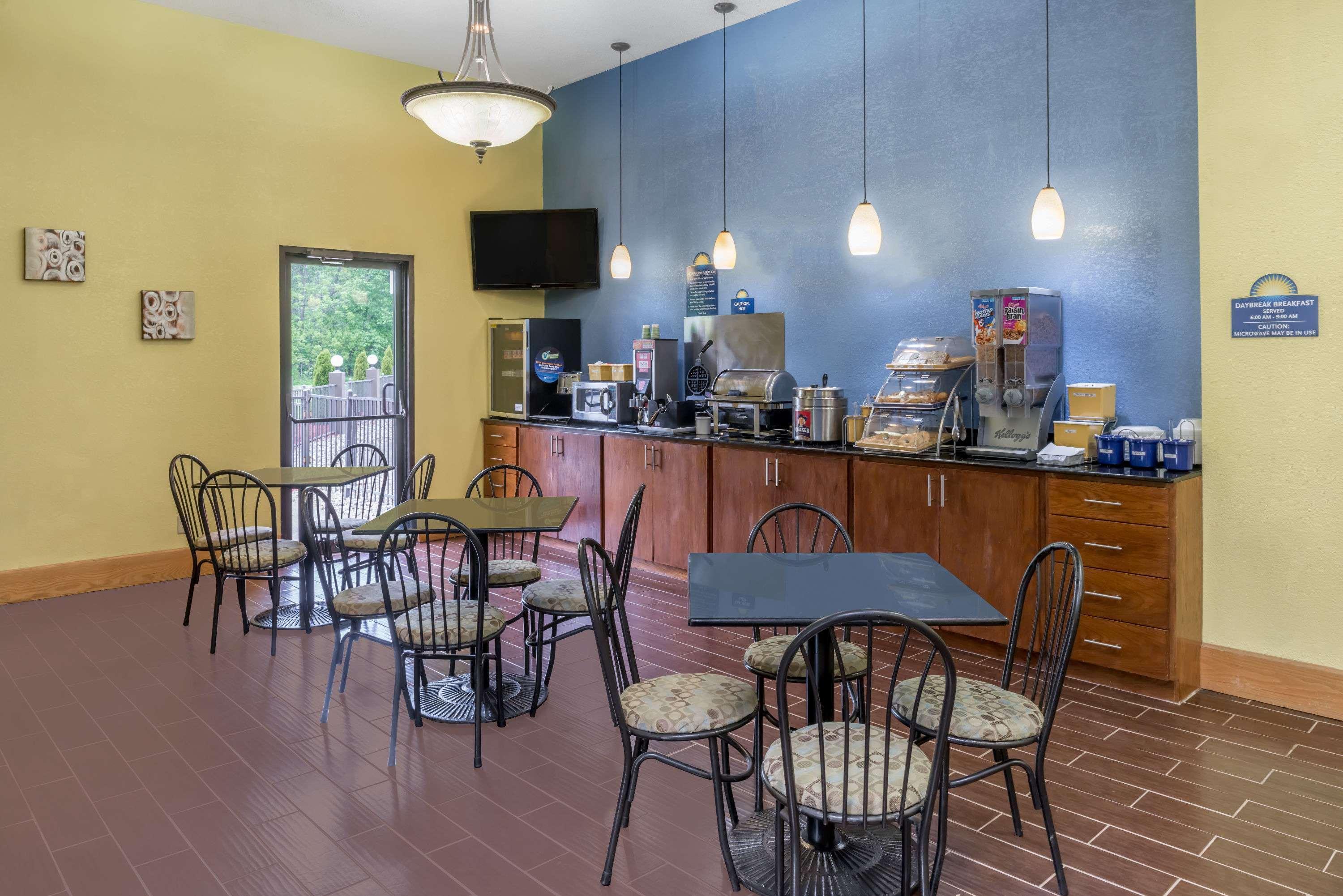 Days Inn & Suites By Wyndham Casey Dış mekan fotoğraf